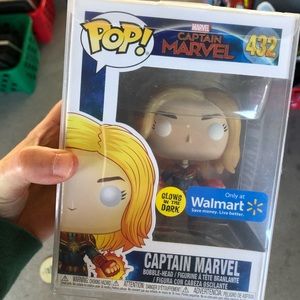 FUNKO POP CAPTAIN MARVEL WALMART EXCLUSIVE